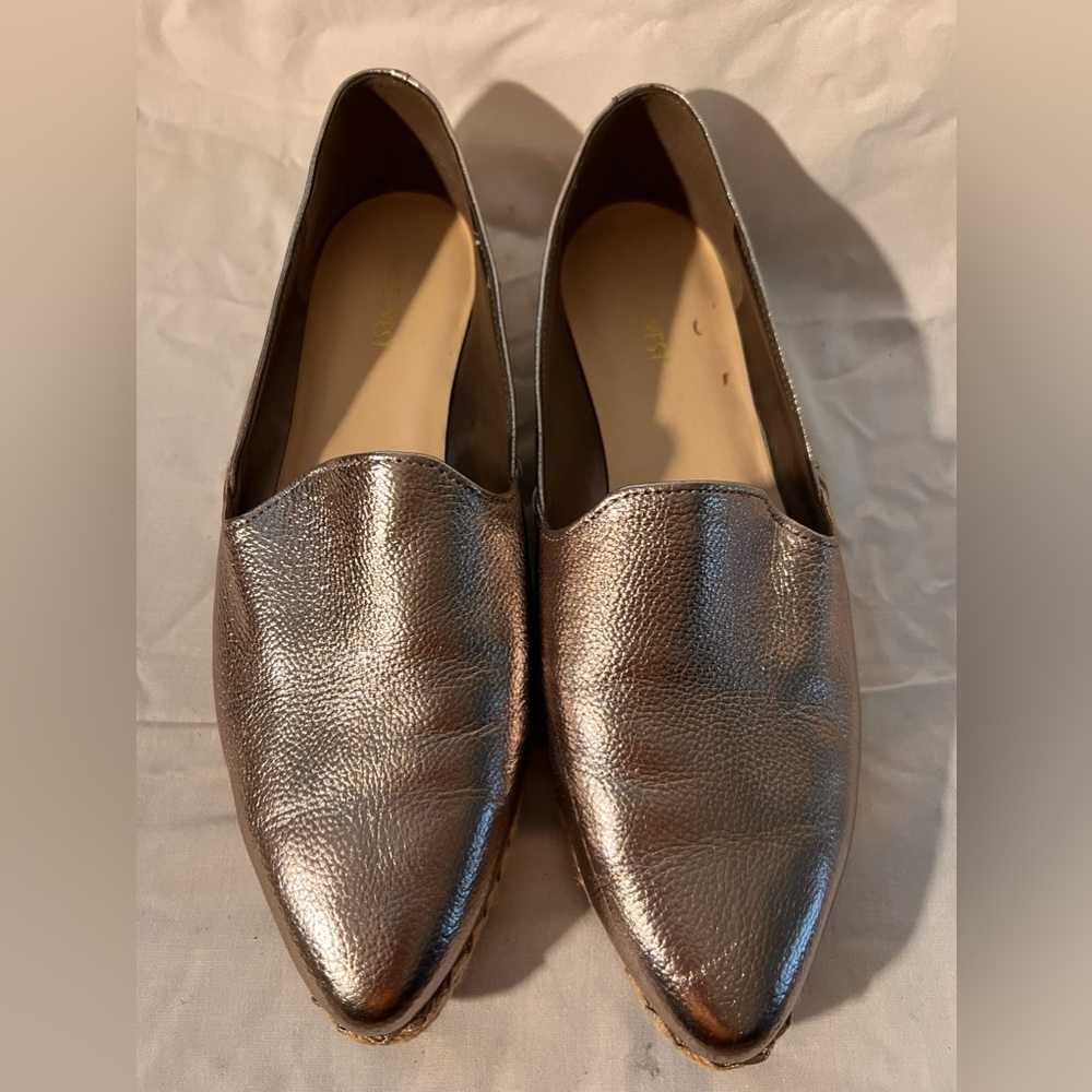 Nine West Gold Leather Loafers Women’s size 10.5